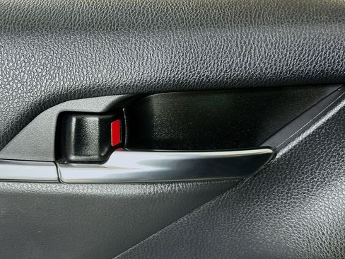 Used 2022 Toyota Camry SE image 14