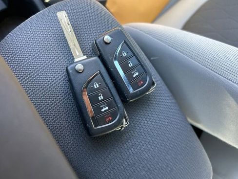 Used 2020 Toyota Corolla LE image 16