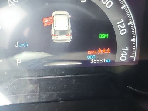 Used 2022 Toyota RAV4 Limited FWD image 2
