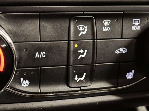 Used 2023 Chevrolet TrailBlazer LT FWD image 29