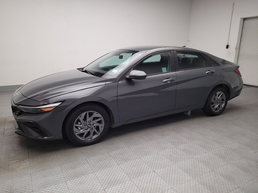 Used 2024 Hyundai Elantra Blue FWD image 2