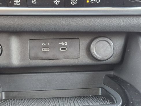 Used 2025 Nissan Rogue SV FWD image 22