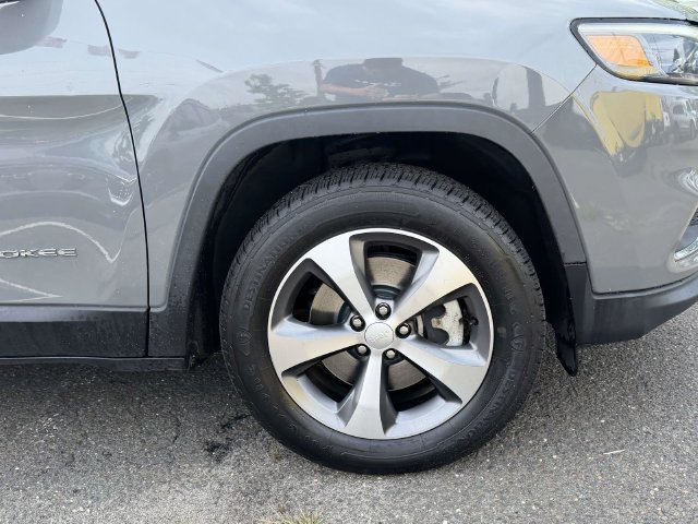 Used 2022 Jeep Cherokee Limited AWD/4WD image 7