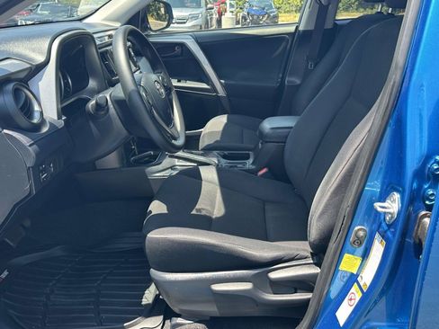 Used 2016 Toyota RAV4 LE FWD image 4