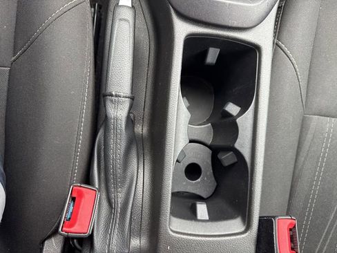 Used 2018 Ford Focus SE w/ SE Appearance Package FWD image 17