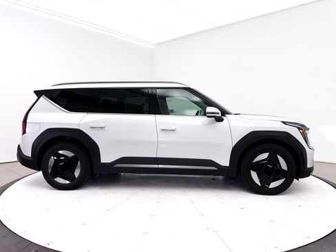 Certified 2024 Kia EV9 Wind AWD/4WD image 42