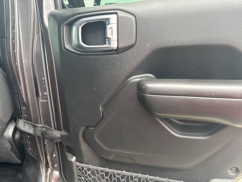 Used 2018 Jeep Wrangler Unlimited Sport S AWD/4WD image 24