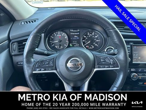 Used 2017 Nissan Rogue SV AWD/4WD image 19