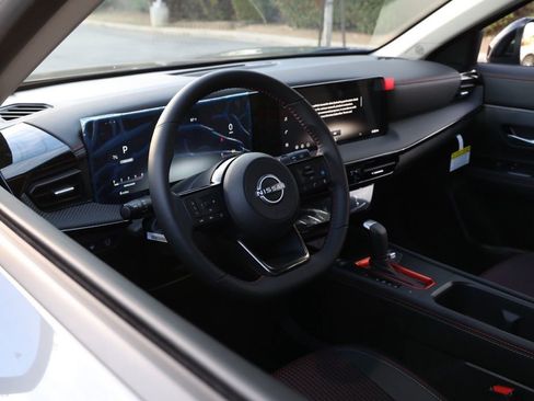 New 2026 Nissan Kicks SR image 14