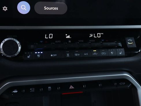 Used 2025 Toyota Tundra Platinum AWD/4WD image 36