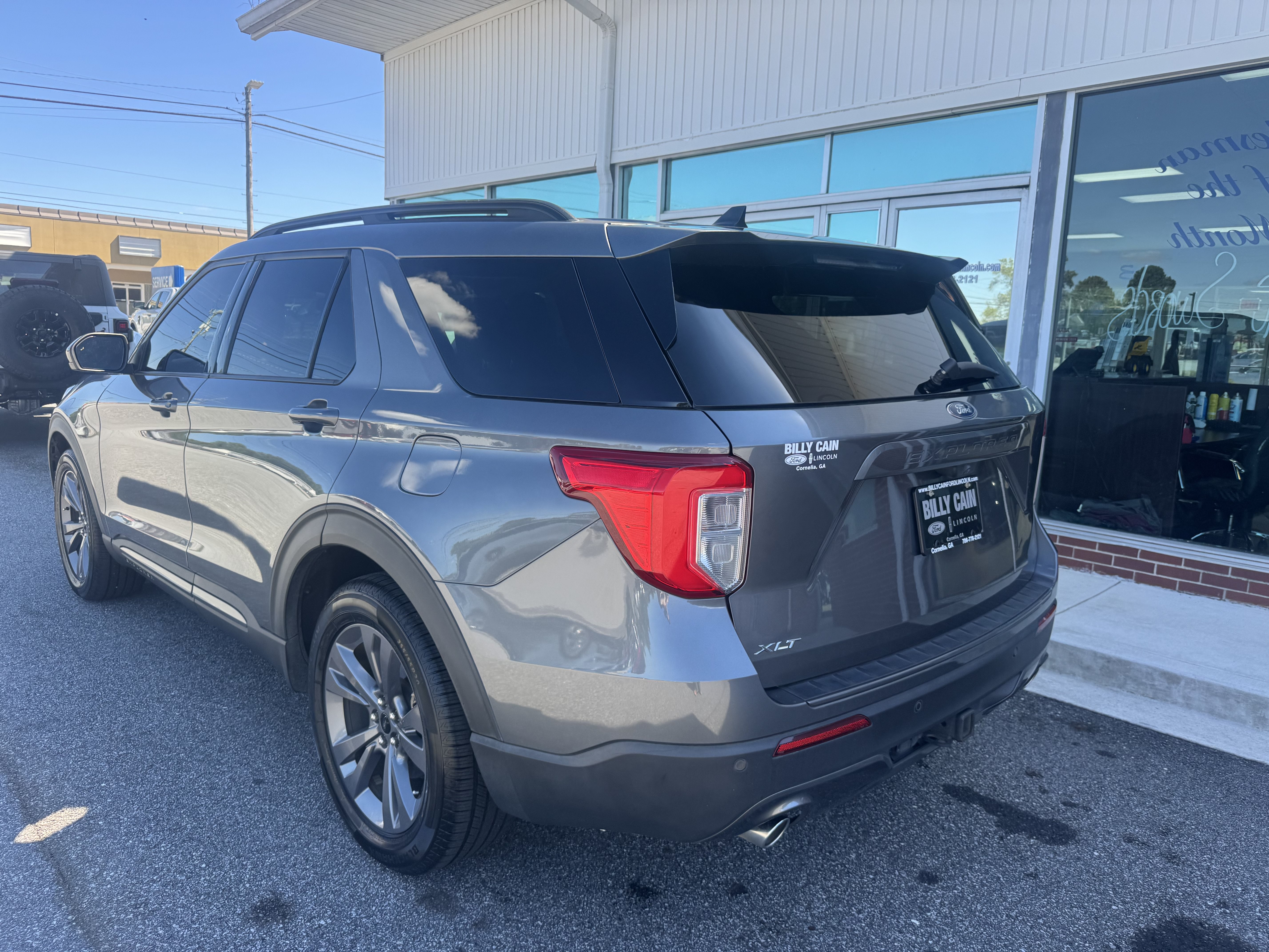 Used 2023 Ford Explorer XLT w/ Equipment Group 202A RWD image 2