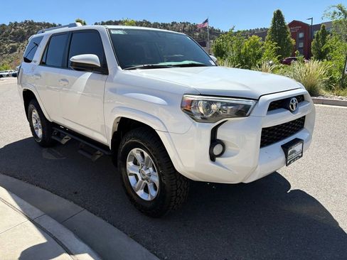 Used 2018 Toyota 4Runner SR5 AWD/4WD image 11