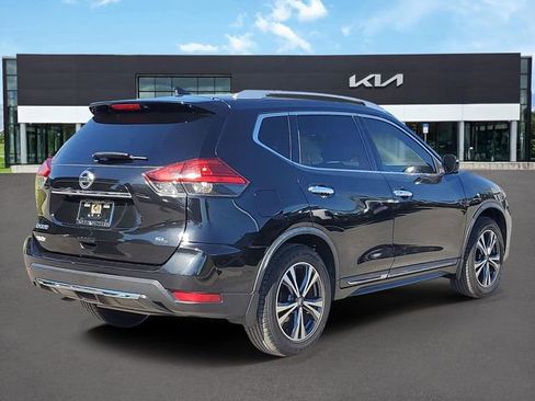 Used 2017 Nissan Rogue SL image 4