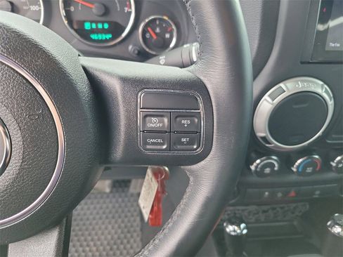 Used 2016 Jeep Wrangler Rubicon w/ Power Convenience Group image 18