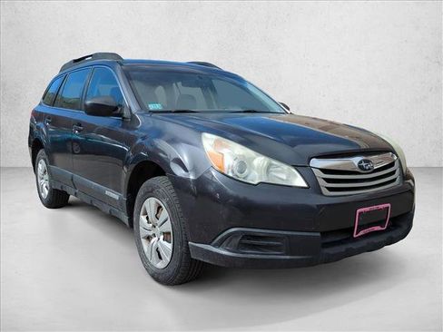 Used 2011 Subaru Outback 2.5i image 3
