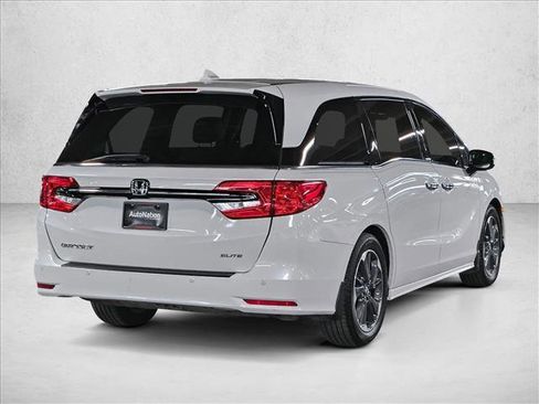 Used 2023 Honda Odyssey Elite image 5