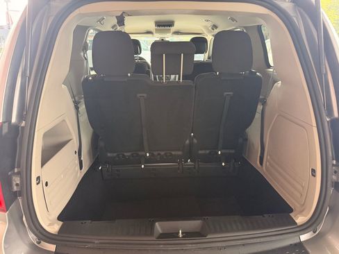 Used 2020 Dodge Grand Caravan SE w/ UConnect Hands-Free Group FWD image 14
