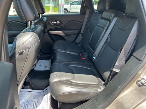 Used 2018 Jeep Cherokee Limited image 12