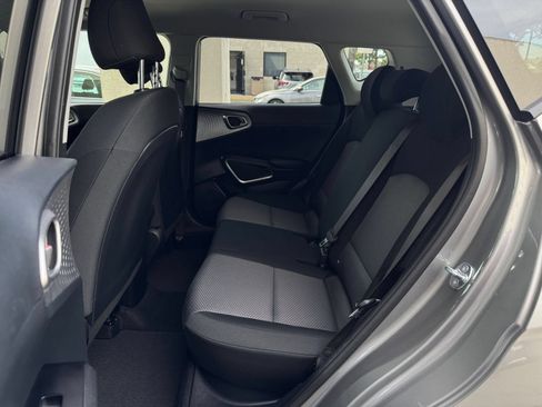 Used 2025 Kia Soul LX w/ LX Technology Package FWD image 23