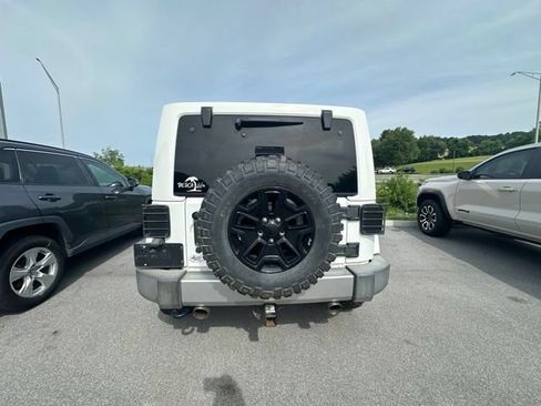 Used 2017 Jeep Wrangler Unlimited Sahara w/ Connectivity Group AWD/4WD image 25