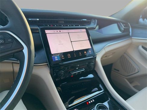 Used 2023 Jeep Grand Cherokee 4WD 4xe image 17