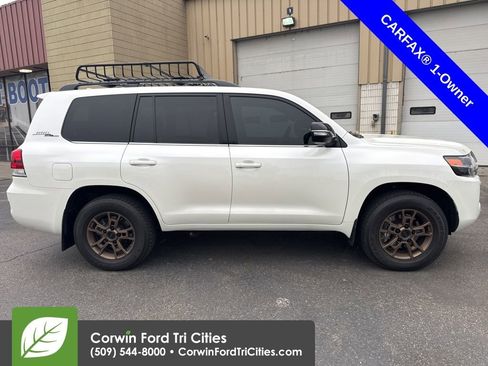 Used 2021 Toyota Land Cruiser image 9