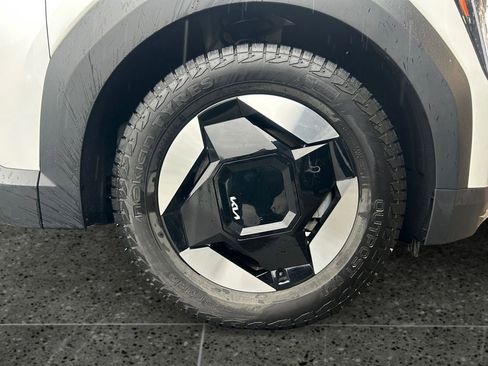 Used 2024 Kia EV9 Wind image 9