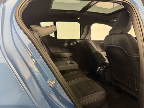 Used 2023 Volvo XC40 Recharge Plus image 29