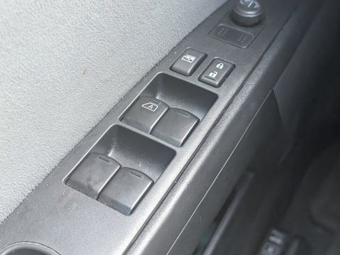 Used 2012 Nissan Sentra 2.0 SR FWD image 7