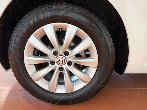 Used 2019 Volkswagen Beetle 2.0T S FWD image 17