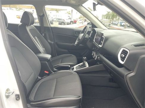 Used 2022 Hyundai Venue Limited image 26