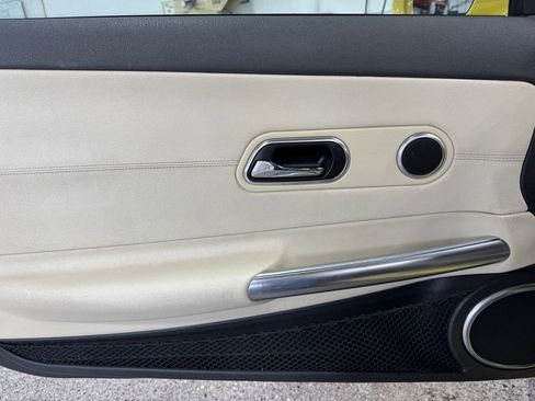 Used 2005 Chrysler Crossfire Limited RWD image 10