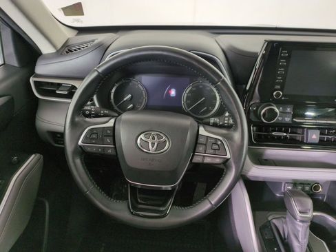 Used 2020 Toyota Highlander XLE image 16