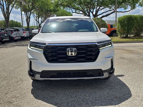 Used 2024 Honda Pilot Touring image 2