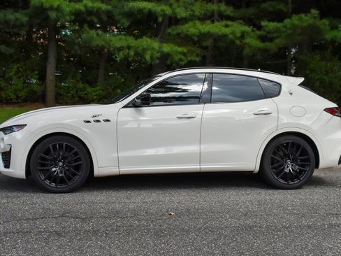Used 2022 Maserati Levante GT AWD/4WD image 4