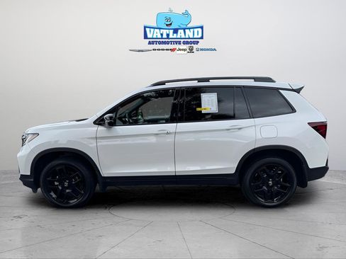 Used 2024 Honda Passport Black Edition image 2