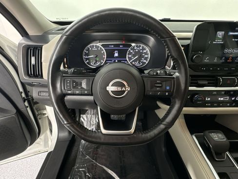 Used 2022 Nissan Pathfinder SL AWD/4WD image 12