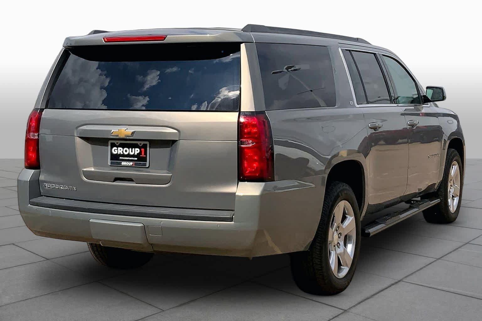 Used 2017 Chevrolet Suburban LT w/ Luxury Package AWD/4WD image 13