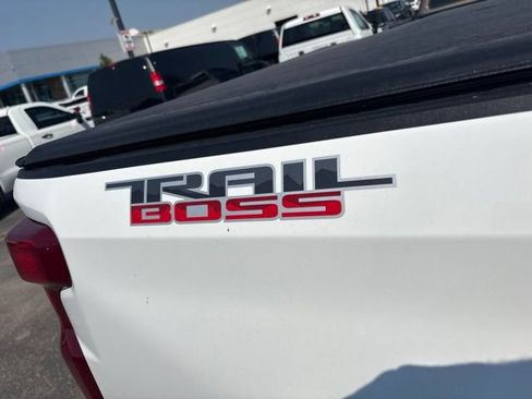 Used 2021 Chevrolet Silverado 1500 LT Trail Boss w/ LPO, Dark Essentials Package AWD/4WD image 12
