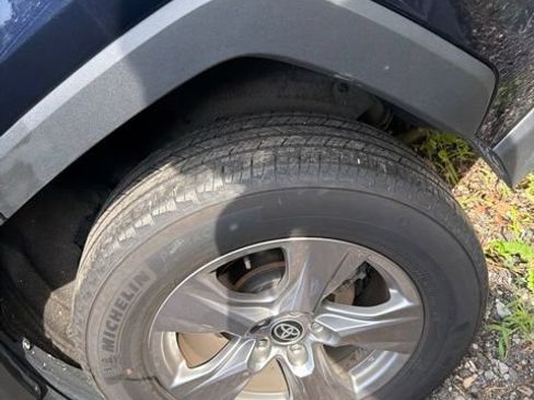 Used 2025 Toyota RAV4 XLE AWD/4WD image 9