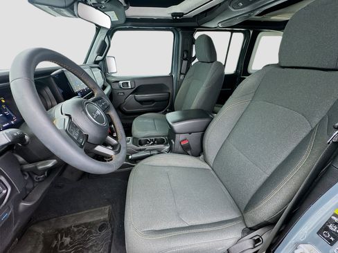 Used 2024 Jeep Wrangler Unlimited image 13