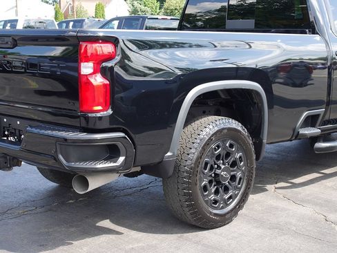Used 2024 Chevrolet Silverado 2500 LT w/ Midnight Edition AWD/4WD image 10