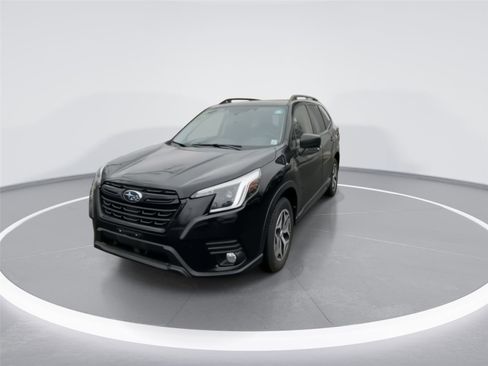 Used 2023 Subaru Forester Premium image 4