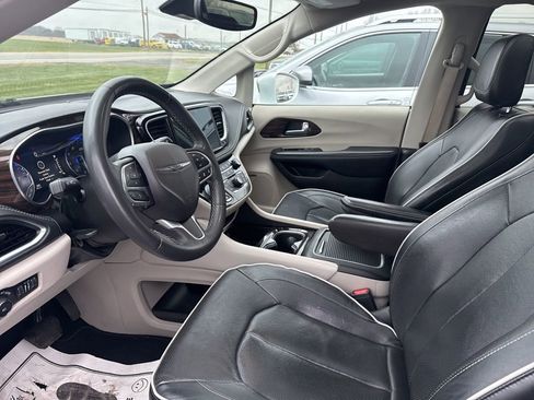 Used 2022 Chrysler Pacifica Limited image 47
