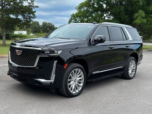 Used 2024 Cadillac Escalade Premium Luxury AWD/4WD image 2
