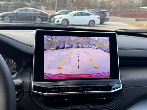 Used 2025 Jeep Compass Trailhawk image 17