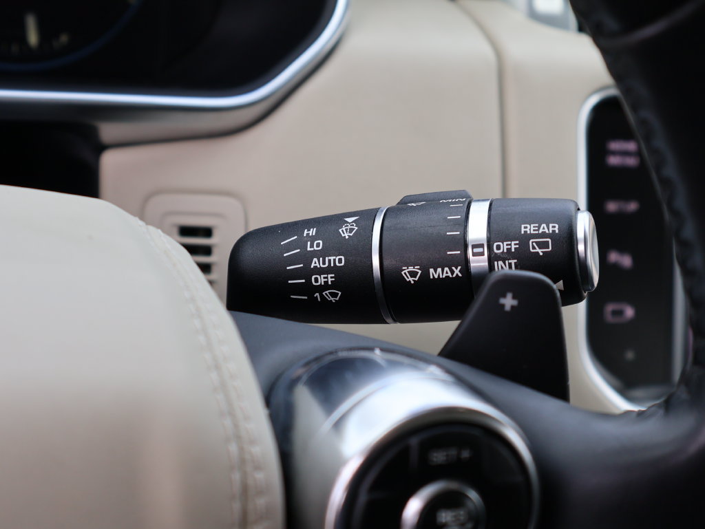 Used 2013 Land Rover Range Rover HSE AWD/4WD image 32