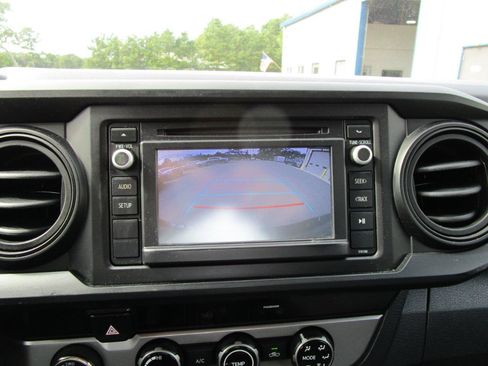 Used 2016 Toyota Tacoma SR AWD/4WD image 16