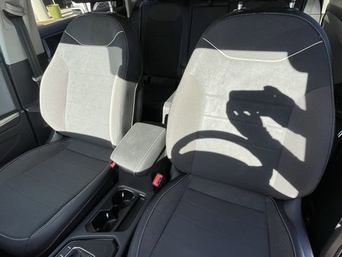 Used 2024 Volkswagen Taos SE image 21