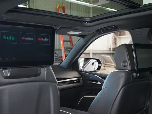 Used 2023 Cadillac Escalade Sport w/ LPO, ONYX Package RWD image 21
